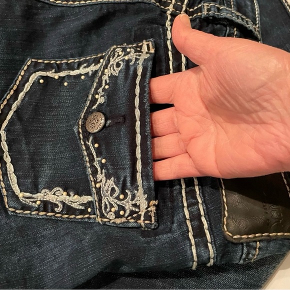 Silver jeans, Lightly distressed, dark wash Bluejeans - Picture 3 of 14
